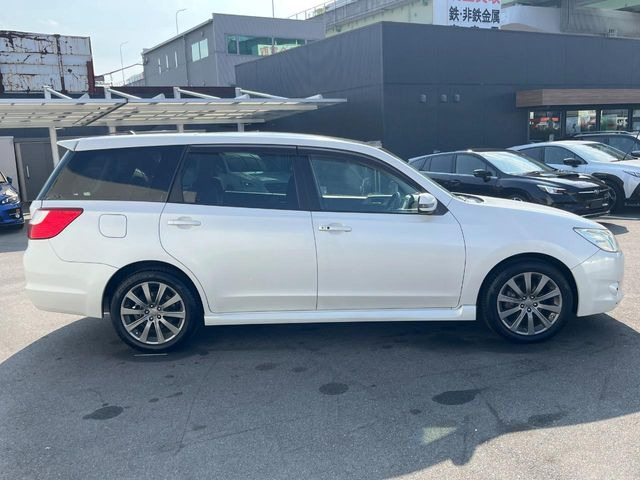 高透明度のガラス皮膜で撥水はもちろん、上質なツヤ・光沢を実現。紫外線や酸性雨から大切な愛車を保護し、色あせ・劣化を防止。「弾スプラッシュコート」、「弾プリミッサコート」からお選びいただけます。