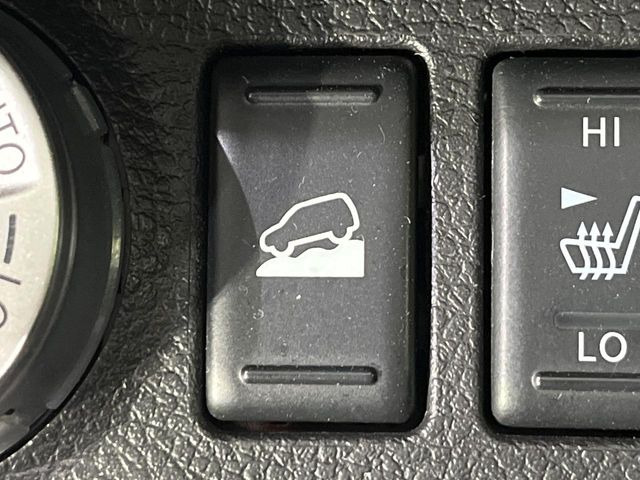 【ダウンヒルアシスト】急な坂道を下るときに自動でブレーキを制御、一定の低速度を保ちます。雪道や悪路など滑りやすい路面の下り坂でもタイヤがロックしないから安心!ハンドル操作に集中できます!