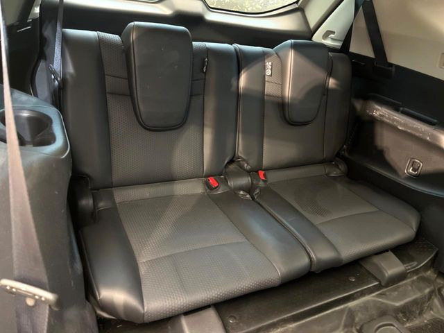 3列目シートはもちろん状態良好☆大人でもゆったりと座って頂けますので、大人数でのお出かけもラクラクです♪ご家族で、気の知れた仲間で、ドライブに行くのが楽しみですね♪