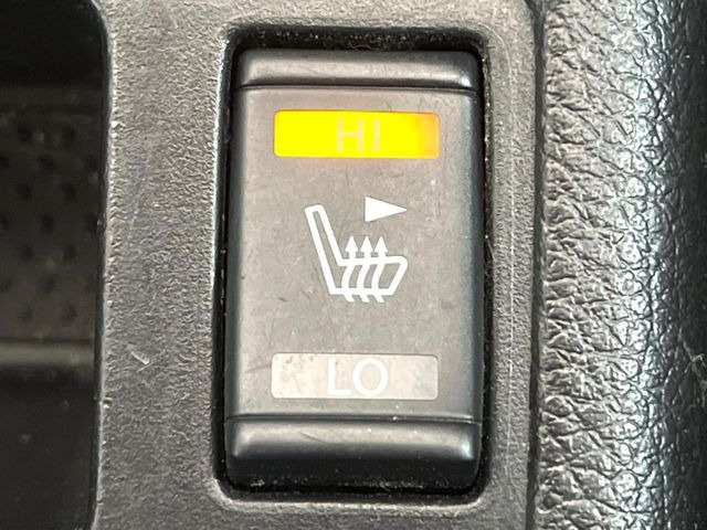 【シートヒーター】寒い日に重宝するシートヒーター!エアコンより早く温まってくれるので寒がりの人も安心ですね♪エアコンの温風は乾燥するから苦手、という方にもをおすすめです。