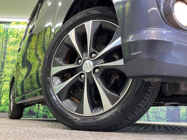 【15チアルミホイール】外観にマッチしたアルミホイールを装着しております。各種アルミホイールや、スタッドレスタイヤも取扱いしております。是非ご相談ください♪