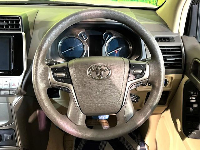 �y�����v�����X�e�A�����O�z�㎿�Ȋv���g�p���邱�ƂŁA��ɂ����������݂ƂĂ��^�]���₷���n���h���ł���