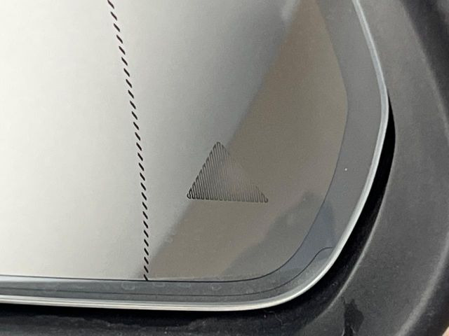 ���u���C���h�A�V�X�g�Z���T�[:���p����̎Ԃ����m���A�h���C�o�[���Ԑ��ύX���s���ۂɁA�x�����Ƌ��ɒ��ӂ𑣂��Ă������S�x���@�\�ł�!