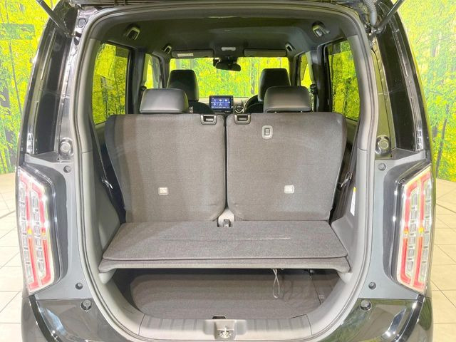 ���i�̂���������ʋ΁A���}���ɏ\���ȉ׎��X�y�[�X���m�ۂ��Ă���܂��B�Z�J���h�V�[�g��|���ƁA�傫�ȉו��̐ύڂ��\�ł���