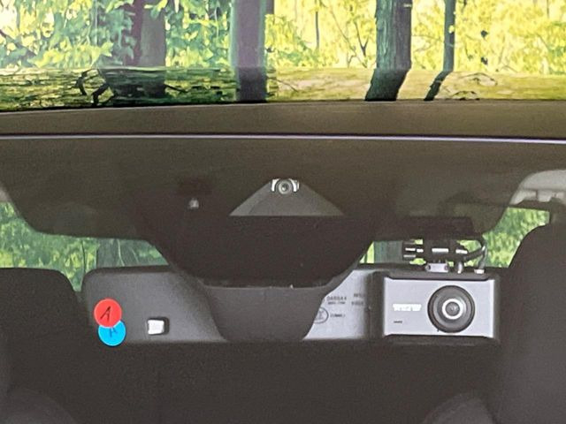 �yi-ACTIVESENSE�z���s���ɑO���̎ԗ�����F�����A�Փ˂������Ȏ��͌x��ƃu���[�L�ŏՓˉ���Ɣ�Q�y�����A�V�X�g�B�����S�Ƀh���C�u�����y���݂��������܂��B