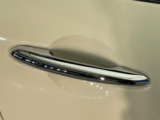 ���R���t�H�[�g�A�N�Z�X:���������Ă��邾���ŁA�h�A���b�N�����E�{������G���W���X�^�[�g�܂ő���ł���֗��ȋ@�\�ł�!