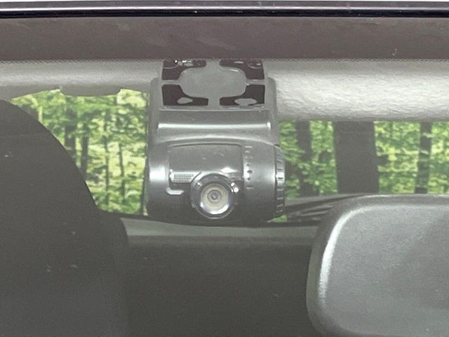 【ドライブレコーダー】安心・安全なカーライフに必須のドライブレコーダーを装備!走行中はもちろん、あおり運転や事故に遭遇した際の状況も映像で記録し、万一のリスクに備えます。