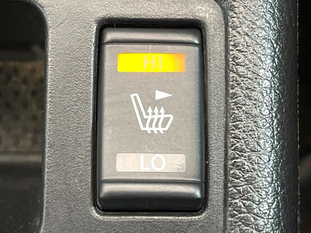 【シートヒーター】寒い日に重宝するシートヒーター!エアコンより早く温まってくれるので寒がりの人も安心ですね♪エアコンの温風は乾燥するから苦手、という方にもをおすすめです。