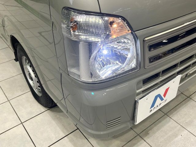 【HIDヘッドライト】非常に明るく前方を照らしてくれるので、悪天候や夜間の走行時も視界良好で安心してお乗りいただけます。