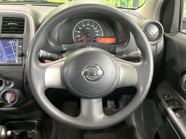 ステアリングも使用感が少なく、きれいな状態となっております♪