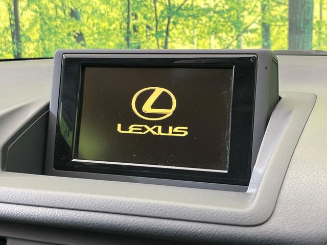 【純正ナビ】人気の純正ナビを装備しております。ナビの使いやすさはもちろん、オーディオ機能も充実!キャンプや旅行はもちろん、通勤や買い物など普段のドライブも楽しくなるはず♪