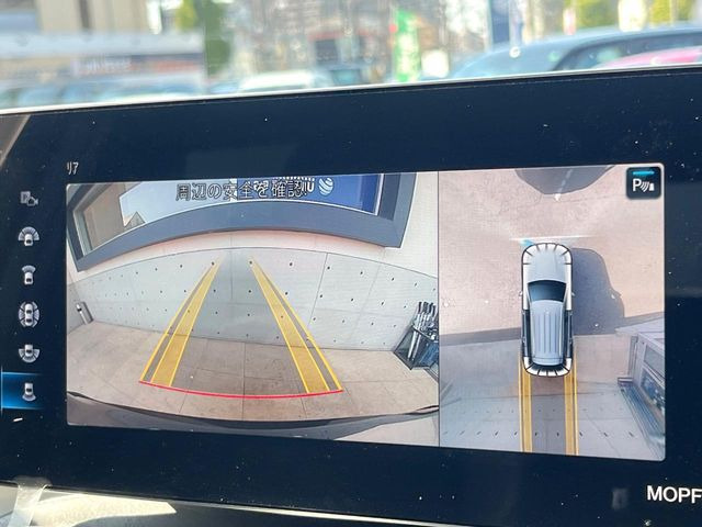 ���p�m���~�b�N�r���[���j�^�[:��p�̃J�����ɂ��A�ォ�猩���낵���悤�Ȏ��_��360�x�N���}�̎��͂��m�F���邱�Ƃ��ł��܂������p�������m�F���₷���A�����ꏊ�ł̐؂�Ԃ��⒓�Ԃ��X���[�Y�ɍs���܂��B