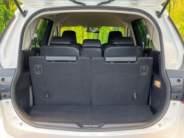 ���i�̂���������ʋ΁A���}���ɏ\���ȉ׎��X�y�[�X���m�ۂ��Ă���܂��B�Z�J���h�V�[�g��|���ƁA�傫�ȉו��̐ύڂ��\�ł���