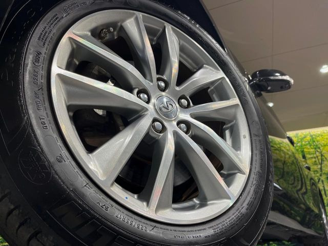 【純正17インチアルミホイール】外観にマッチした純正アルミホイールを装着しております。各種社外アルミホイールや、スタッドレスタイヤも取扱いしております。是非ご相談ください♪