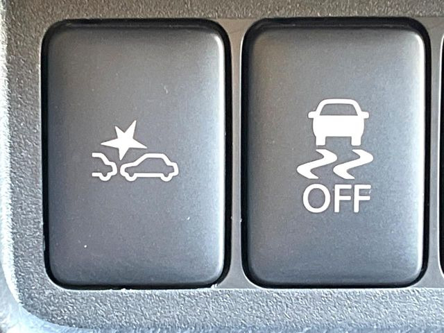 �y�G�}�[�W�F���V�[�u���[�L�z���s���ɑO���̎ԗ�����F�����A�Փ˂������Ȏ��͌x��ƃu���[�L�ŏՓˉ���Ɣ�Q�y�����A�V�X�g�B�����S�Ƀh���C�u�����y���݂��������܂��B