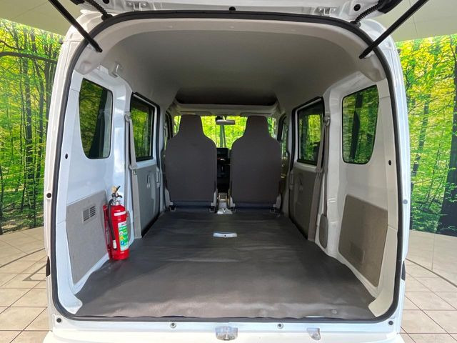 ���i�̂���������ʋ΁A���}���ɏ\���ȉ׎��X�y�[�X���m�ۂ��Ă���܂��B�Z�J���h�V�[�g��|���ƁA�傫�ȉו��̐ύڂ��\�ł���