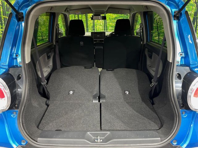 ���i�̂���������ʋ΁A���}���ɏ\���ȉ׎��X�y�[�X���m�ۂ��Ă���܂��B�Z�J���h�V�[�g��|���ƁA�傫�ȉו��̐ύڂ��\�ł���