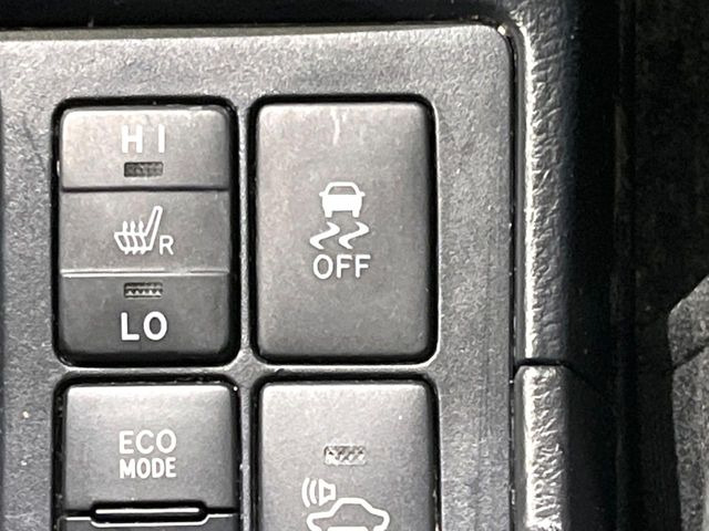 【シートヒーター】寒い日に重宝するシートヒーター!エアコンより早く温まってくれるので寒がりの人も安心ですね♪エアコンの温風は乾燥するから苦手、という方にもをおすすめです。