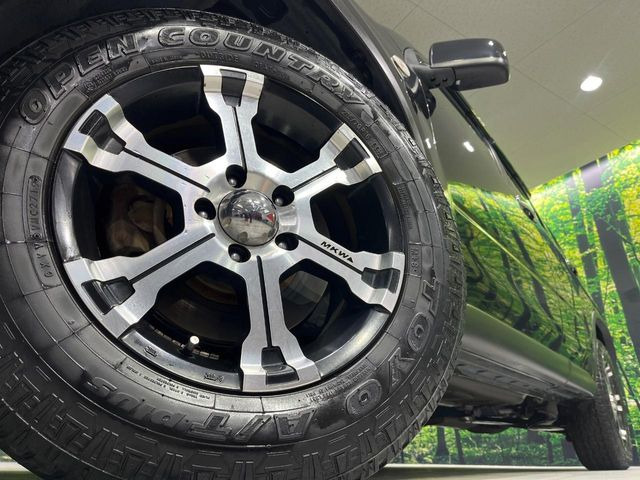 【16インチアルミホイール】外観にマッチしたアルミホイールを装着しております。各種アルミホイールや、スタッドレスタイヤも取扱いしております。是非ご相談ください♪