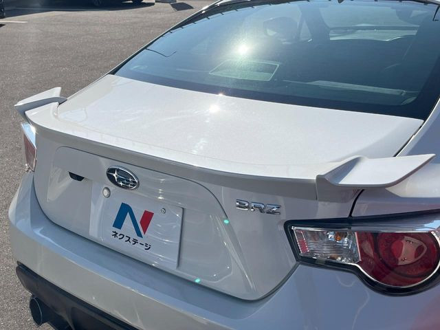 【純正スポイラー】スポーツカーらしさがグッと引き立つ大型リヤスポイラーを装着♪高速走行時のスタビリティ(走行安定性)向上に役立ちます。