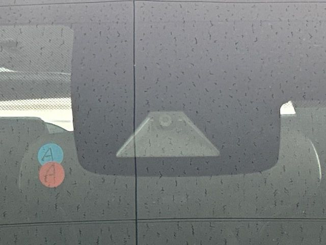 【トヨタセーフティセンス】走行中に前方の車両等を認識し、衝突しそうな時は警報とブレーキで衝突回避と被害軽減をアシスト。より安全にドライブをお楽しみいただけます。