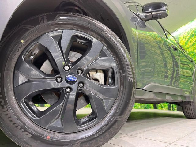 【純正○○インチアルミホイール】外観にマッチした純正アルミホイールを装着しております。各種社外アルミホイールや、スタッドレスタイヤも取扱いしております。是非ご相談ください♪