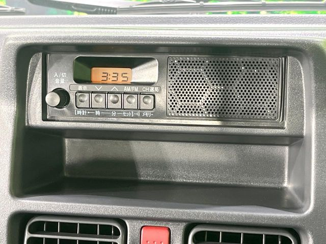 お好きな音楽を車内でお楽しみいただけます♪スピーカー交換・ウーハー追加などの音質向上や、最新ナビ・後席モニター等の取り付けも是非ご相談ください!