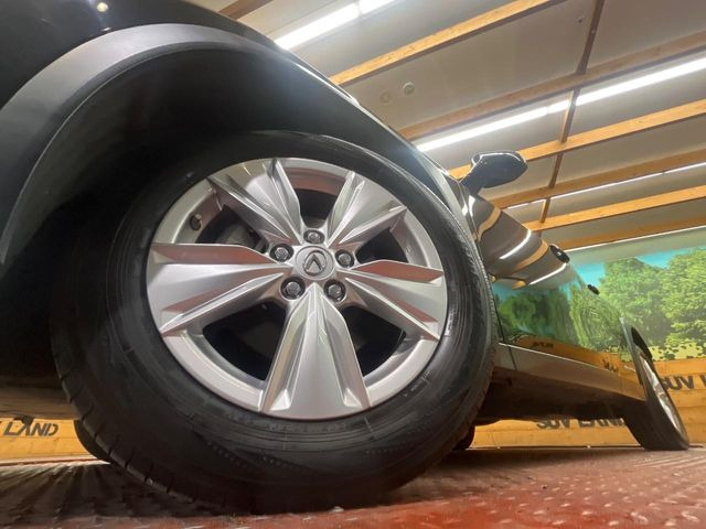 �y����17�C���`�A���~�z�C�[���z�O�ςɃ}�b�`���������A���~�z�C�[���𑕒����Ă���܂��B�e��ЊO�A���~�z�C�[����A�X�^�b�h���X�^�C�����戵�����Ă���܂��B���񂲑��k����������