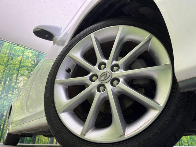 【純正17インチアルミホイール】外観にマッチした純正アルミホイールを装着しております。各種社外アルミホイールや、スタッドレスタイヤも取扱いしております。是非ご相談ください♪