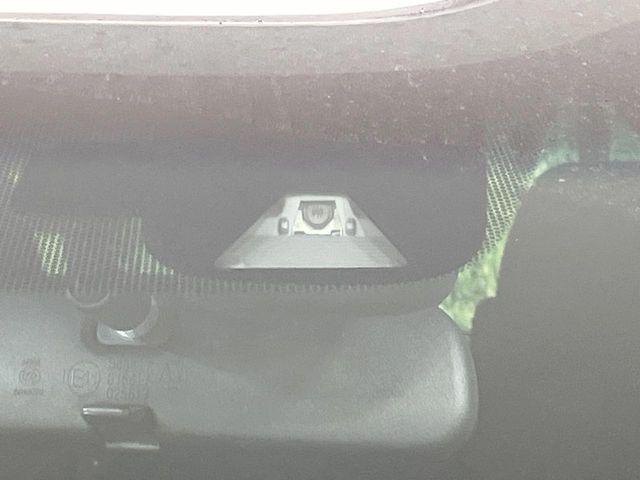 �y�z���_�Z���V���O�z���s���ɑO���̎ԗ�����F�����A�Փ˂������Ȏ��͌x��ƃu���[�L�ŏՓˉ���Ɣ�Q�y�����A�V�X�g�B�����S�Ƀh���C�u�����y���݂��������܂��B