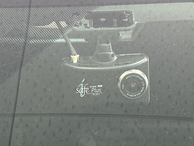 【ドライブレコーダー】安心・安全なカーライフに必須のドライブレコーダーを装備!走行中はもちろん、あおり運転や事故に遭遇した際の状況も映像で記録し、万一のリスクに備えます。