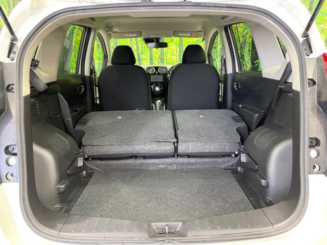 ���i�̂���������ʋ΁A���}���ɏ\���ȉ׎��X�y�[�X���m�ۂ��Ă���܂��B�Z�J���h�V�[�g��|���ƁA�傫�ȉו��̐ύڂ��\�ł���