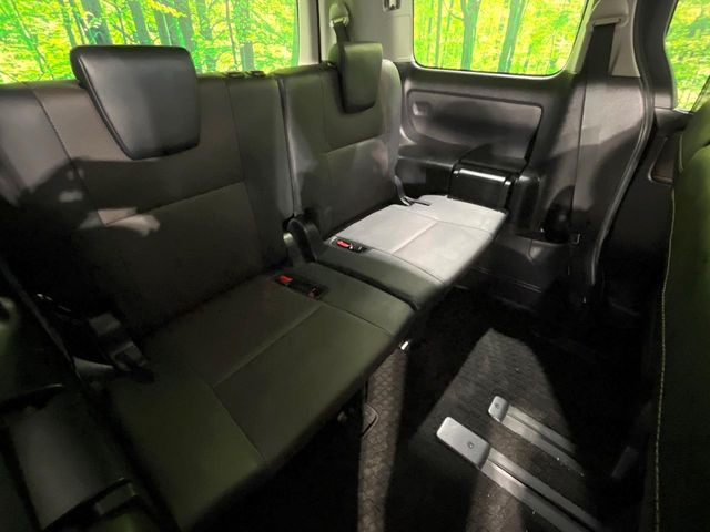 3列目シートはもちろん状態良好☆大人でもゆったりと座って頂けますので、大人数でのお出かけもラクラクです♪ご家族で、気の知れた仲間で、ドライブに行くのが楽しみですね♪