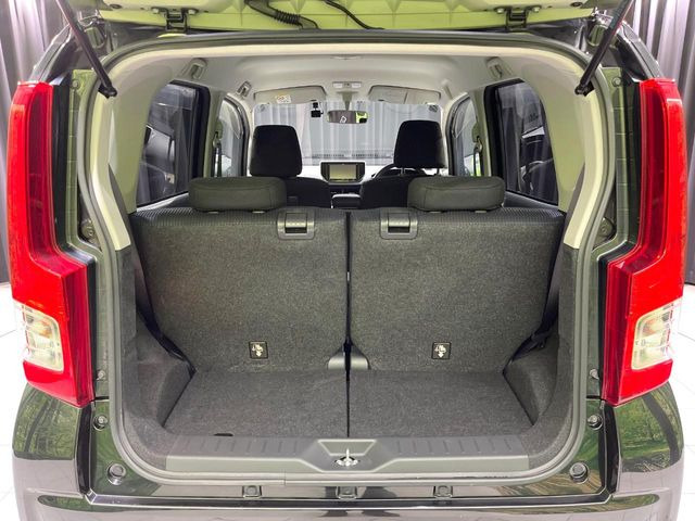 普段のお買い物や通勤、送迎等に十分な荷室スペースを確保しております。セカンドシートを倒すと、大きな荷物の積載も可能です♪