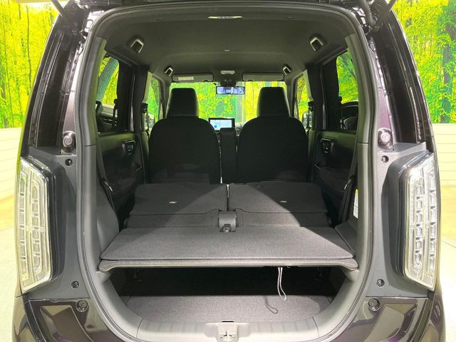 ���i�̂���������ʋ΁A���}���ɏ\���ȉ׎��X�y�[�X���m�ۂ��Ă���܂��B�Z�J���h�V�[�g��|���ƁA�傫�ȉו��̐ύڂ��\�ł���