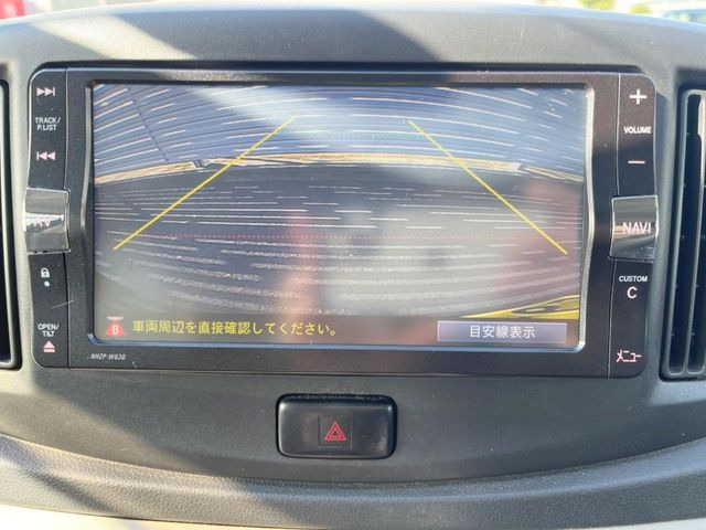 【バックカメラ】駐車時に後方がリアルタイム映像で確認できます。大型商業施設や立体駐車場での駐車時や、夜間のバック時に大活躍!運転スキルに関わらず、今や必須となった装備のひとつです!