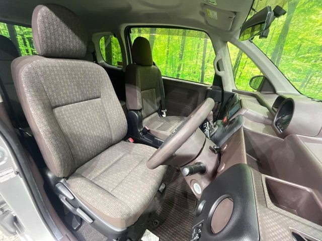 運転席シート廻りは使用感も少なく、良好な状態となっています。丁寧に使われていたことがよくわかりますね。