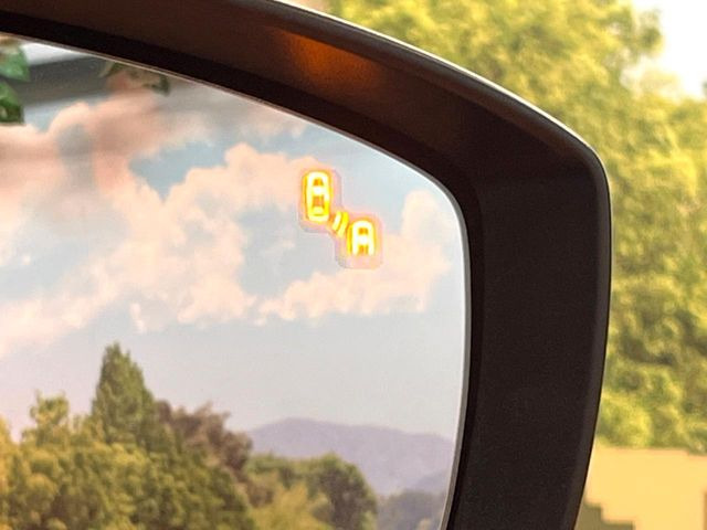 �y�u���C���h�X�|�b�g���j�^�����O�z���s���A�h�A�~���[�̎��p�ɂȂ�₷���ӏ��Ɍ㑱�Ԃ��ڋ߂���ƃT�C�h�~���[�t�߂Ɍx����\���A�h���C�o�[�ɒ��ӊ��N�����Ă���܂��B