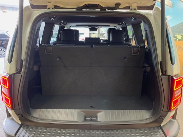 ���i�̂���������ʋ΁A���}���ɏ\���ȉ׎��X�y�[�X���m�ۂ��Ă���܂��B�Z�J���h�V�[�g��|���ƁA�傫�ȉו��̐ύڂ��\�ł���