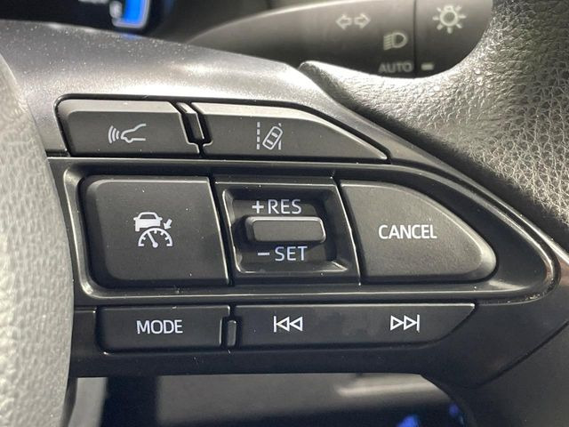 【トヨタセーフティセンス】走行中に前方の車両等を認識し、衝突しそうな時は警報とブレーキで衝突回避と被害軽減をアシスト。より安全にドライブをお楽しみいただけます。