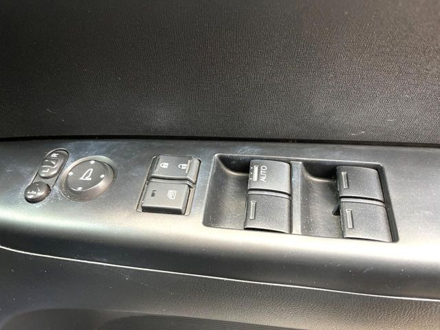 �y�d���i�[�~���[�z�T�C�h�~���[�͓d���i�[���ƂȂ��Ă���A�������ԏ�ł��L�Y�������X�N��}�����܂��B