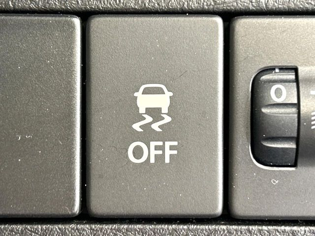 �y������h�~���u�z�ԗ��̉���������m����ƁA�����I�Ɏԗ��̐i�s������ۂ悤�Ɏԗ��𐧌䂵�܂��B�J�̓��ȂǊ���₷���H�ʏ󋵂ł����S�ȉ^�]���\�ł��B