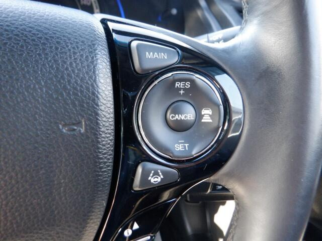 ロングドライブには嬉しいクルーズコントロール機能付き!