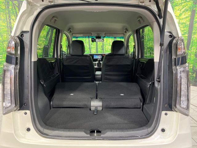 後席を格納すると、これだけの広さが!シーンに合わせたシートアレンジで、大きな荷物も積むことが出来ます♪