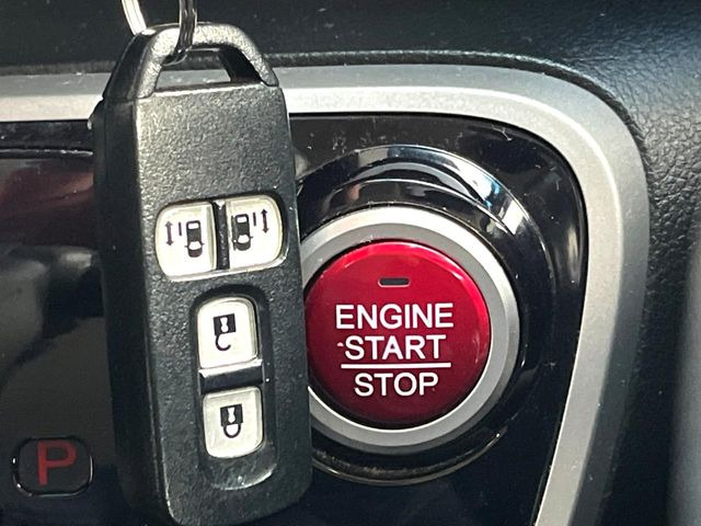 �yHonda�X�}�[�g�L�[�z�J�o����|�P�b�g�ɓ��ꂽ�܂܂ł��h�A�̎{���E�������\�ȃX�}�[�g�L�[�𑕔��B�G���W���̃I���E�I�t�����J�M�����o���K�v����������Ƃ��Ă��֗��ł���