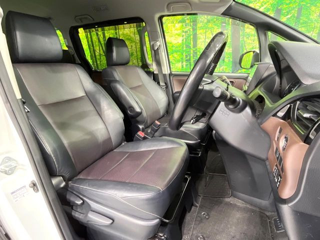 運転席シート廻りは使用感も少なく、良好な状態となっています。丁寧に使われていたことがよくわかりますね。