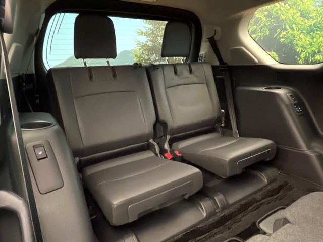 3列目シートはもちろん状態良好☆大人でもゆったりと座って頂けますので、大人数でのお出かけもラクラクです♪ご家族で、気の知れた仲間で、ドライブに行くのが楽しみですね♪