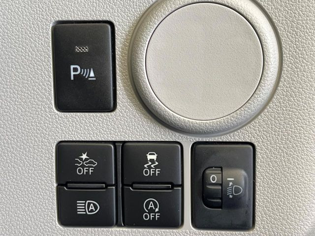 【コーナーセンサー】大きなお車を運転するのが不安な方でも、ブザーと光でお知らせ致します♪もちろん頼りきりはNGです!