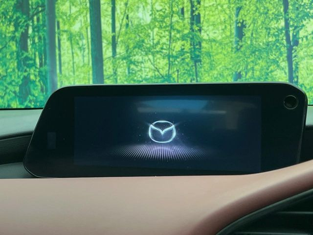 �y8.8�C���`�}�c�_�R�l�N�g�z�ԓ��̕��͋C�Ƀ}�b�`������^�̃f�B�X�v���C�B�X�}�z�ڑ��ł̃i�r�g�p��Bluetooth�Đ����A�l�X�ȋ@�\���y���߂܂��B�����I�ȃ_�C�������삪�\�ŁA�g��������ǍD�ł��B