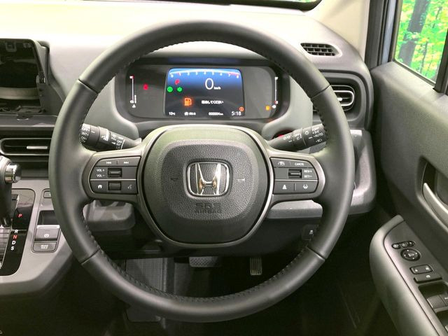 �y�����v�����X�e�A�����O�z�㎿�Ȋv���g�p���邱�ƂŁA��ɂ����������݂ƂĂ��^�]���₷���n���h���ł���